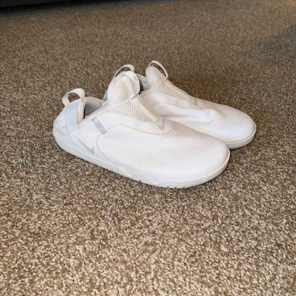 Nike Zoom Pulse 'White Pure Platinum' slip-on sneakers